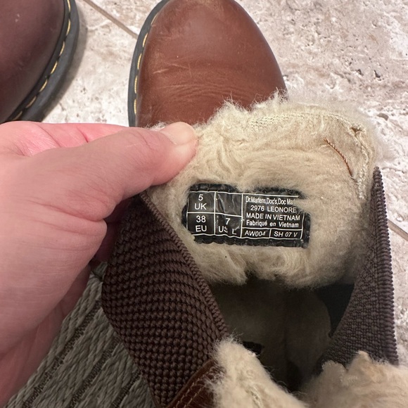 Doc Martens Leonore Chelsea Boots w/faux fur lining - Picture 7 of 7